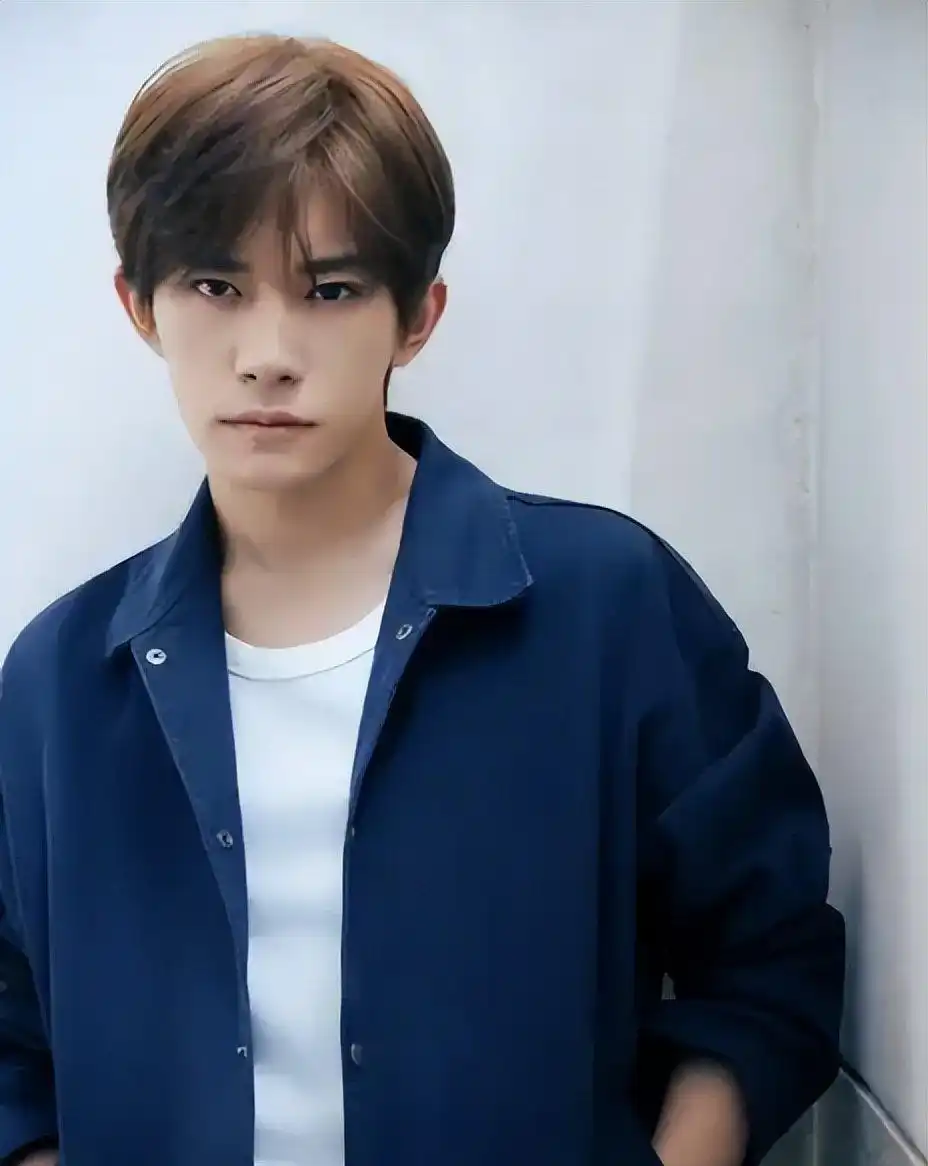 易烊千玺 逆袭 娱乐圈_明星火了会被同学报黑料嘛,