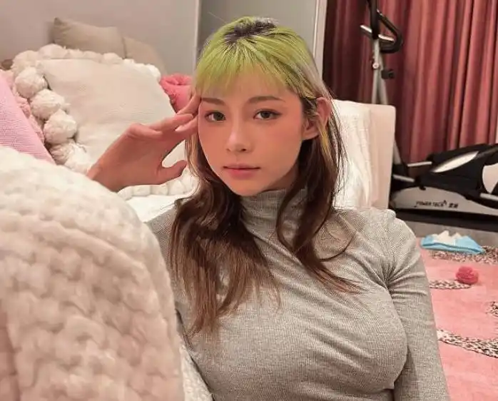痞幼早期写真照小太妹形象曝光_痞幼抽烟机车女神形象争议_网红痞幼黑料照片,